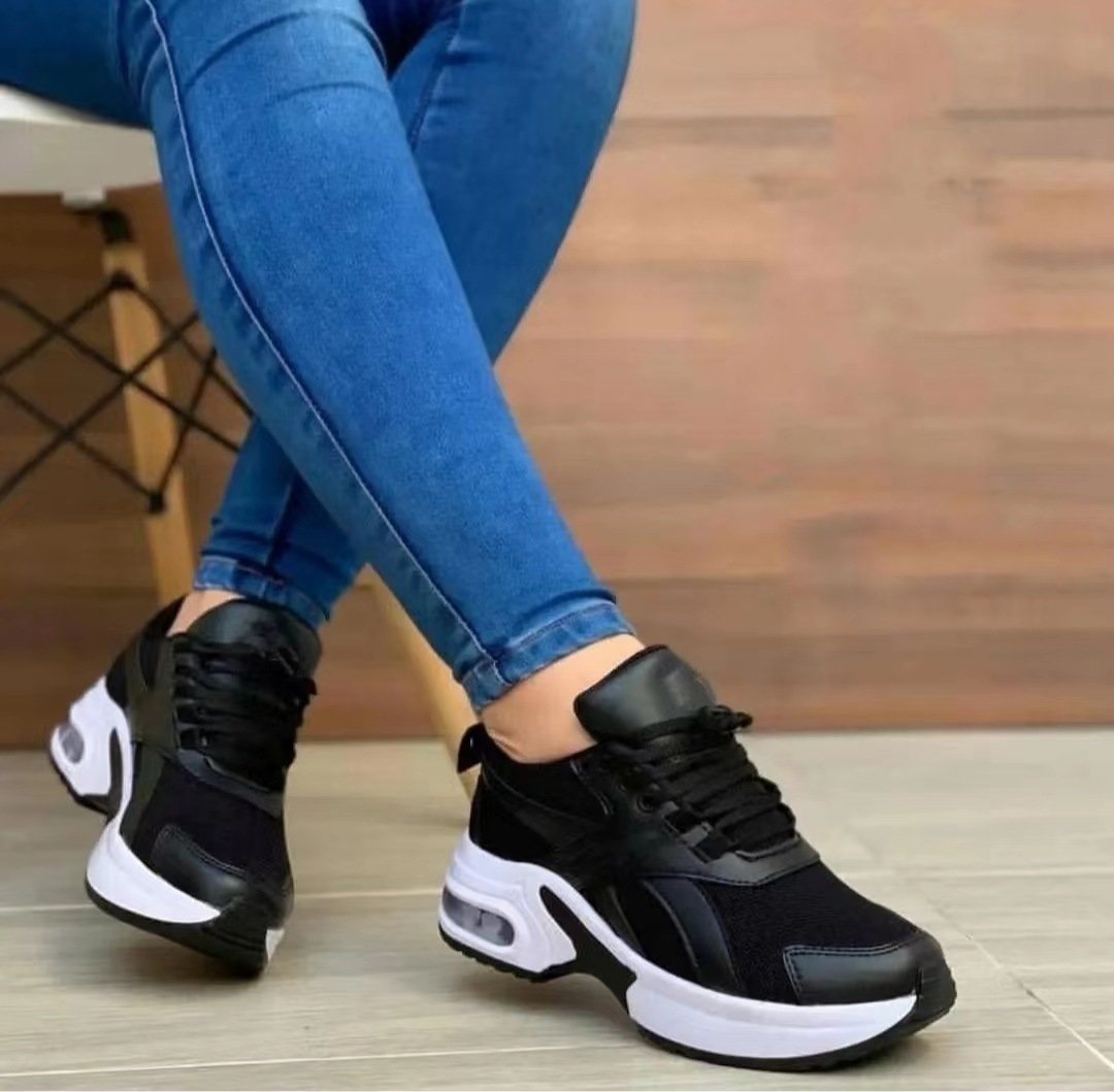 Calevina™ Kvinnors Spetsiga Sneakers: Stödjande och Stilfulla