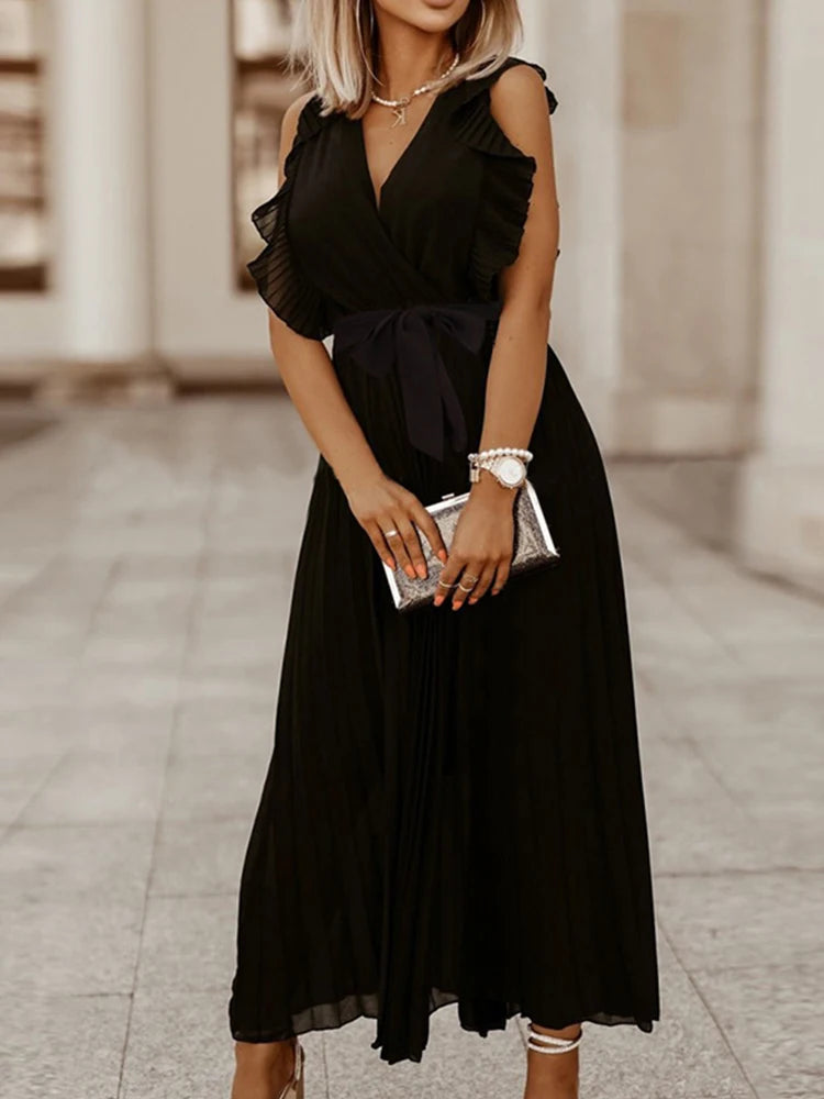 Enfärgad elegant klänning med V-ringad hals och volangärmar